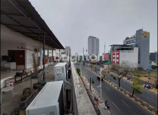 image RUMAH LAPANGAN BOLA KEBON JERUK - 3 LANTAI & ADA KOST KOST'AN (6)
