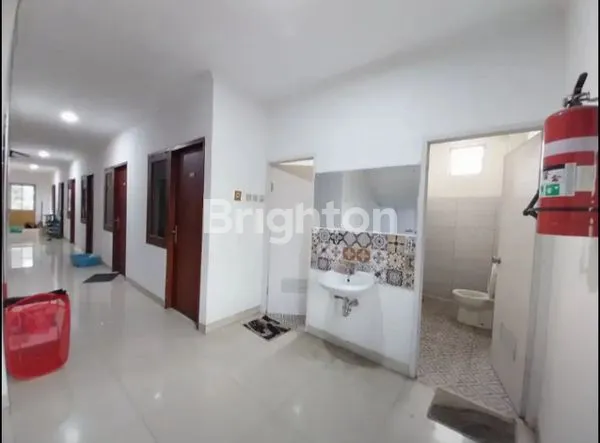 image RUMAH LAPANGAN BOLA KEBON JERUK - 3 LANTAI & ADA KOST KOST'AN (1)