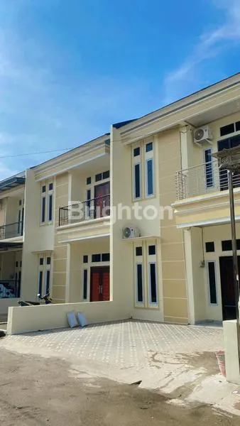 image RUMAH BARU 2 LANTAI MODEL TOWNHOUSE DEKAT OPI MALL AREA OPI JAKABARING (1)