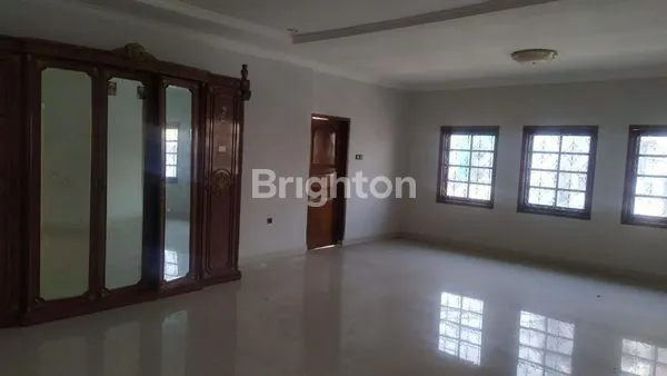 image RUMAH RAWA BELONG, PALMERAH JAKARTA BARAT SEMI LUX, 2 LANTAI, ADA KOLAM RENANG (6)