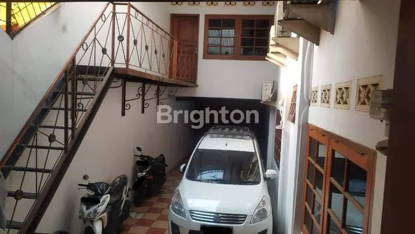 image RUMAH RAWA BELONG, PALMERAH JAKARTA BARAT SEMI LUX, 2 LANTAI, ADA KOLAM RENANG (3)