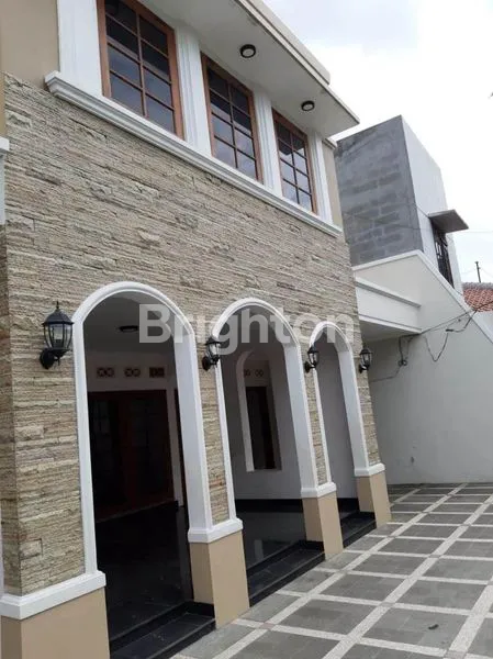 image RUMAH RAWA BELONG, PALMERAH JAKARTA BARAT SEMI LUX, 2 LANTAI, ADA KOLAM RENANG (7)