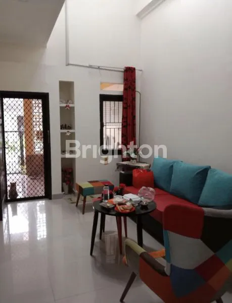 image RUMAH 2,5 LANTAI, RAPI, LOKASI STRATEGIS SIAP HUNI SEMI FURNISH  (6)