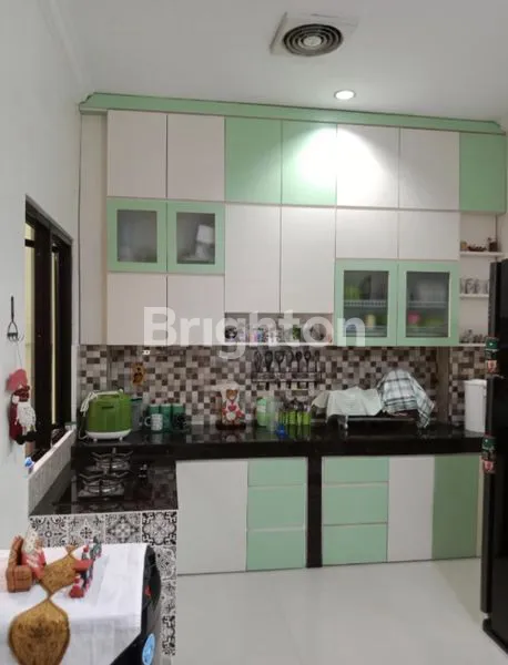 image RUMAH 2,5 LANTAI, RAPI, LOKASI STRATEGIS SIAP HUNI SEMI FURNISH  (4)