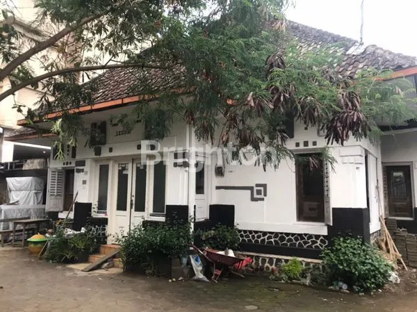 image RUMAH CLASSIC TENGAH KOTA MALANG (1)
