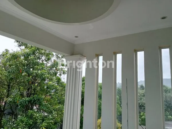image RUMAH CANTIK DI HOOK SIAP HUNI 2,5 LANTAI CLUSTER TAMAN UDAYANA SENTUL CITY (8)