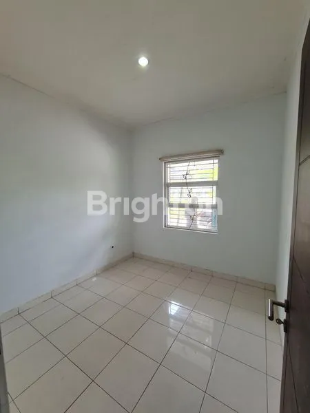 image RUMAH MINIMALIS SIAP HUNI DEPAN TAMAN DI METLAND TRANSYOGI (7)