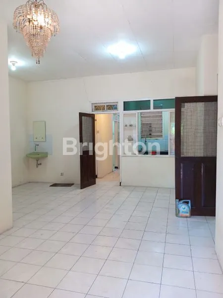 image RUMAH LOKASI STRATEGIS DEKAT SEKOLAHAN (4)