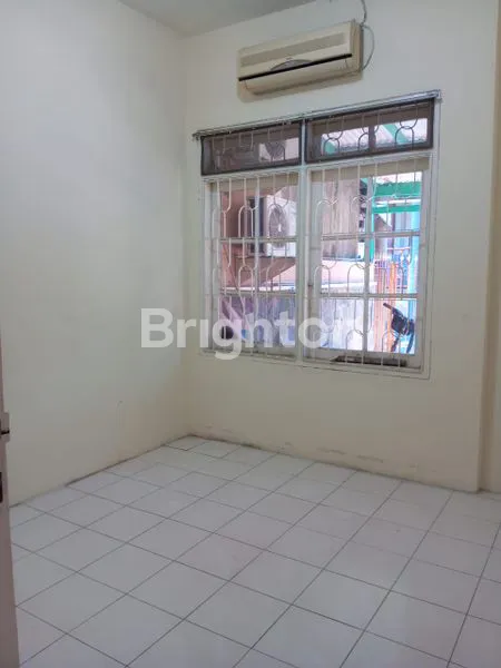 image RUMAH LOKASI STRATEGIS DEKAT SEKOLAHAN (3)