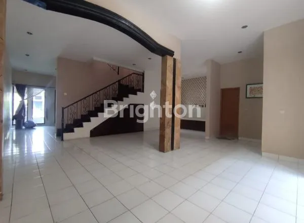 image RUMAH CANTIK BARU RENOV DIPALEM SEMI KARAWACI (2)