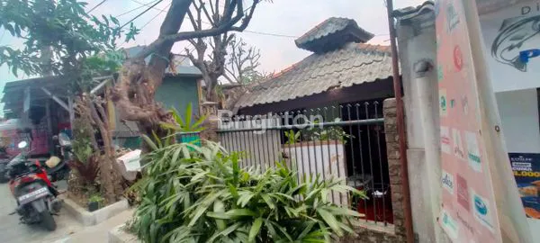 image RUMAH TINGGAL PLUS 2 UNIT TOKO DI PANCORAN MAS DEPOK (4)