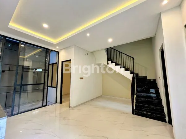 image RUMAH MODERN MINIMALIS 3LANTAI DUKUH KUPANG, DEKAT KE CIPUTRA WORLD (1)