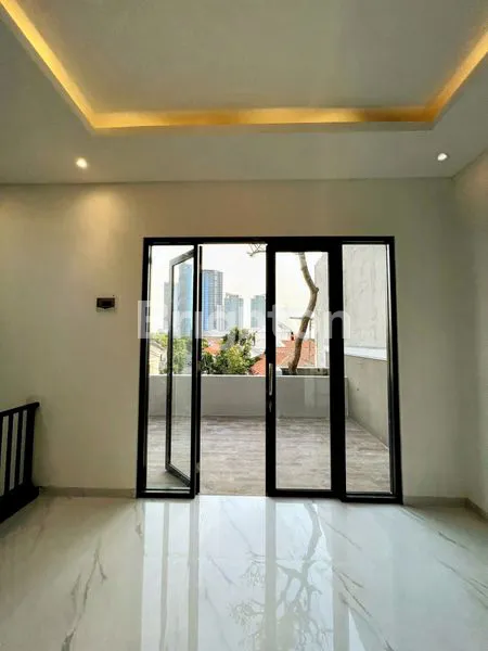image RUMAH MODERN MINIMALIS 3LANTAI DUKUH KUPANG, DEKAT KE CIPUTRA WORLD (6)