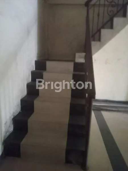 image RUKO TEMPAT SANGAT STRATEGIS UNTUK JADIKAN TEMPAT USAHA (5)