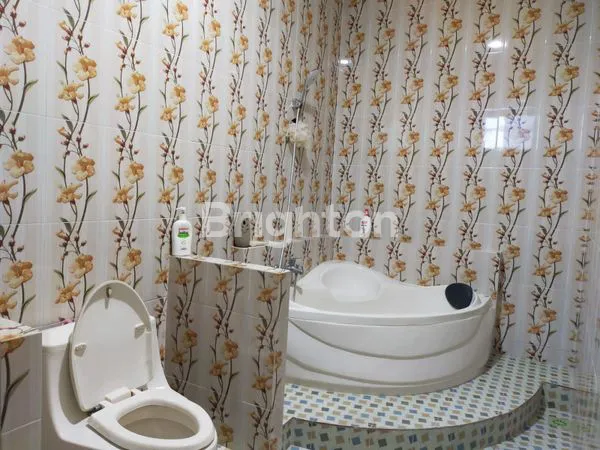 image RUMAH 2 LANTAI MINIMALIS CANTIK SIAP HUNI . SPEK MEWAH. AKSES JALAN MOBIL.LOKASI BELAKANG UKRIM. 1 KM KE KAMPUS UKRIM. 2,4 KM KE AAU. (6)