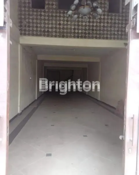 image RUKO TEMPAT SANGAT STRATEGIS UNTUK JADIKAN TEMPAT USAHA (7)