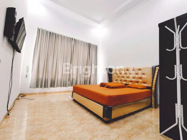 image RUMAH 2 LANTAI CANTIK MINIMALIS DI RESIDENCE CONDET (5)