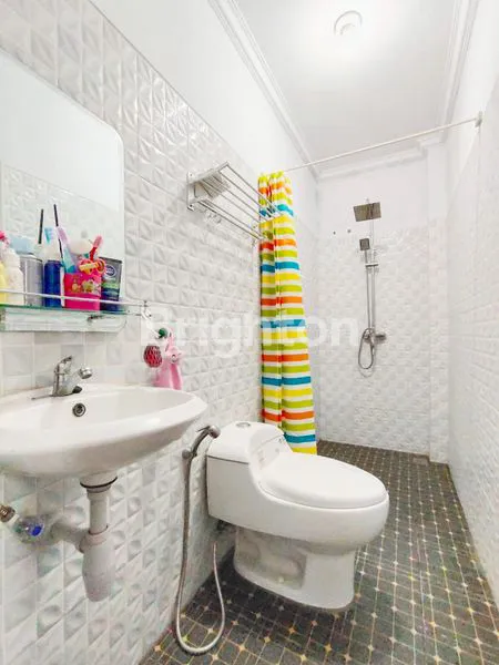 image RUMAH 2 LANTAI CANTIK MINIMALIS DI RESIDENCE CONDET (7)