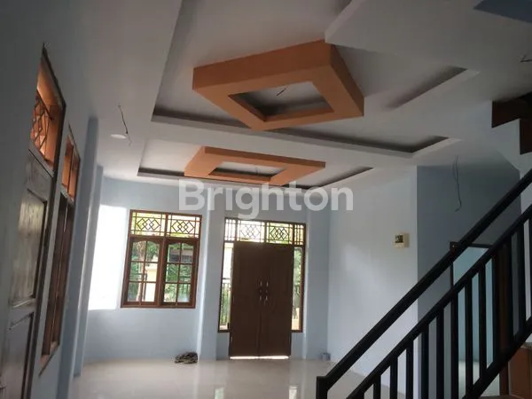 image RUMAH HOOK 2 LANTAI CENTER POINT SIAP HUNI (4)