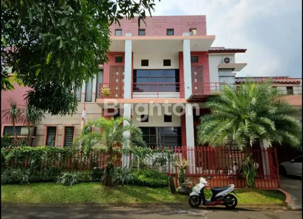 image RUMAH MEWAH HOEK ADA KOLAM RENANG DEKAT BINTARO JAYA TANGERANG SELATAN  (6)