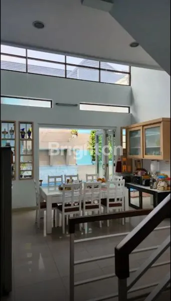 image RUMAH MEWAH HOEK ADA KOLAM RENANG DEKAT BINTARO JAYA TANGERANG SELATAN  (8)
