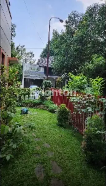 image RUMAH MEWAH HOEK ADA KOLAM RENANG DEKAT BINTARO JAYA TANGERANG SELATAN  (7)