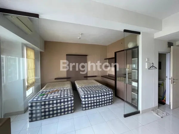 image MURAH BANGET APARTMENT UC CITRALAND FULL FURNISHED SIAP PAKAI TINGGAL BAWA KOPER. AREA STRATEGIS SANGAT RAMAI DI SURABAYA. VIEW GOLF (3)
