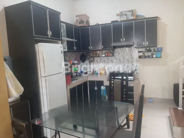 image RUMAH DUA LANTAI SIAP HUNI DAN STRATEGIS DIDALAM KOMPLEK DEPOK DUA (3)