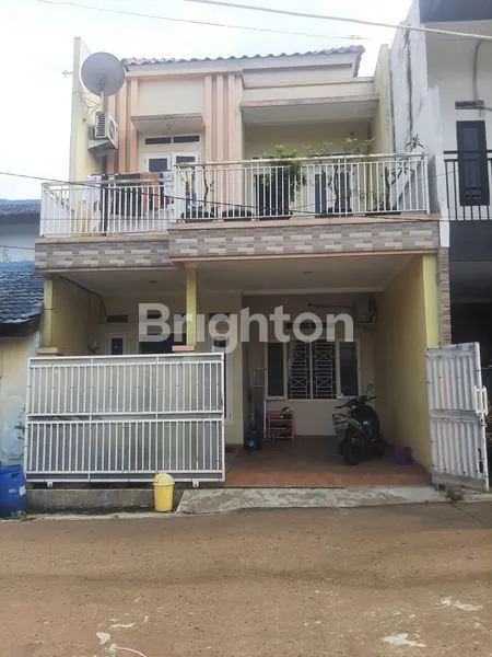 image RUMAH DUA LANTAI SIAP HUNI DAN STRATEGIS DIDALAM KOMPLEK DEPOK DUA (1)