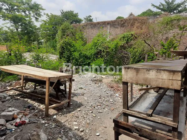 image TANAH KOTAK PINGGIR JALAN RAYA GENTAN, DEPAN LUWES GENTAN, BUTUH DI JUAL CEPAT (1)