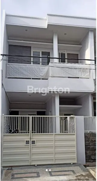 image RUMAH BARU GRESS 2 LANTAI NEW SUTOREJO. DEKAT MULYOSARI PAKUWON CITY IT UNAIR GM GALAXY MALL KENJERAN (3)