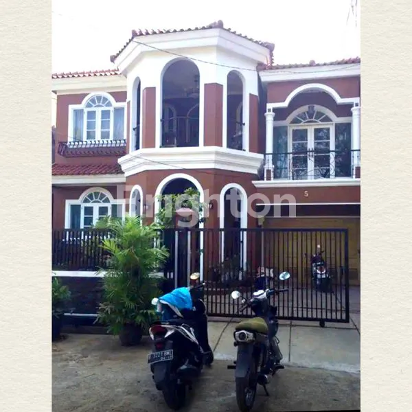 image RUMAH VILLA ARTERI KEBON JERUK JAKARTA BARAT (1)