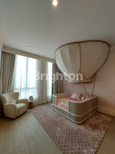 image RUMAH MEWAH DILENGKAPI LIFT DI CLUSTER GRAMERCY, ALAM SUTERA. (2)