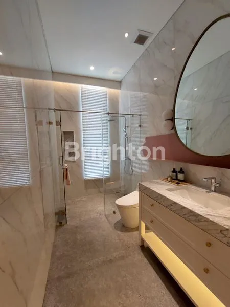 image RUMAH MEWAH DILENGKAPI LIFT DI CLUSTER GRAMERCY, ALAM SUTERA. (3)