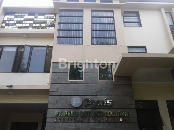 image GEDUNG BESAR 3 LANTAI DI TIDAR KOTA MALANG (3)