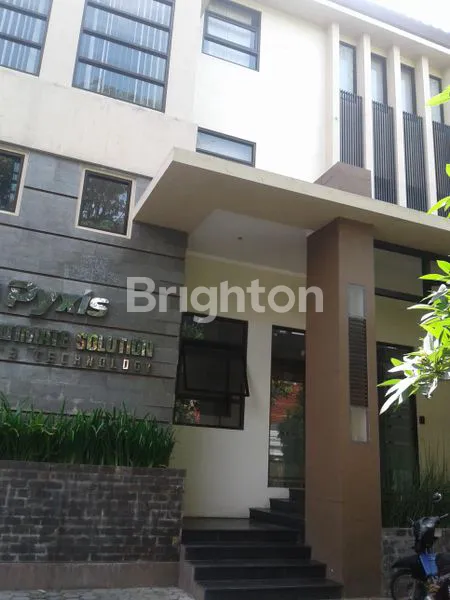 image GEDUNG BESAR 3 LANTAI DI TIDAR KOTA MALANG (2)