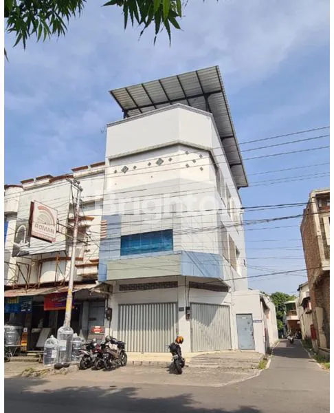 RUKO TENGAH KOTA SIAP PAKAI! MINIM RENOV! LOKASI STRATEGIS DAN BANGUNAN TERAWAT!!! 4 LANTAI! ROW JALAN 4 MOBIL PAPASAN!! HANYA 200 M KE PLAZA SINGOSAREN!!