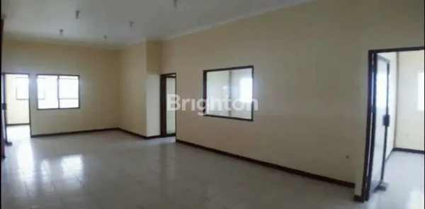 image GUDANG MOJOKERTO NOL JALAN RAYA SIAP PAKAI PARKIRAN MUAT TRUK 40 FEET (3)