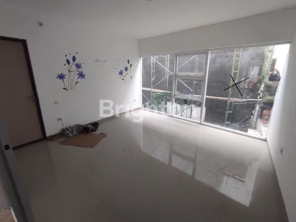 image RUMAH BARU MINIMALIS CITRALAND DEKAT GRAHA DAN PAKUWON (2)