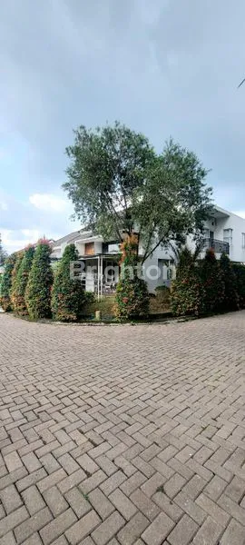 HUNIAN ASRI DI HOOK 2 LANTAI SERASA BERADA DI VILLA,  RANCAMAYA