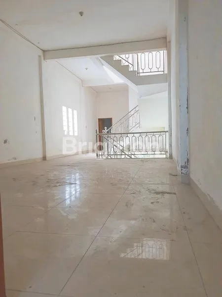 image RUKO RASA GUDANG, JL. SEIKERA (100 M KE JL. SUTOMO) EX KANTOR & GUDANG K3 MART.  (2)