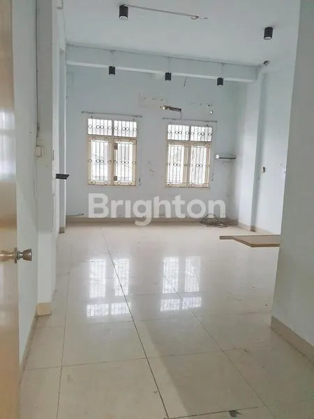 image RUKO RASA GUDANG, JL. SEIKERA (100 M KE JL. SUTOMO) EX KANTOR & GUDANG K3 MART.  (4)