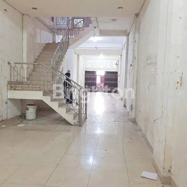 image RUKO RASA GUDANG, JL. SEIKERA (100 M KE JL. SUTOMO) EX KANTOR & GUDANG K3 MART.  (7)