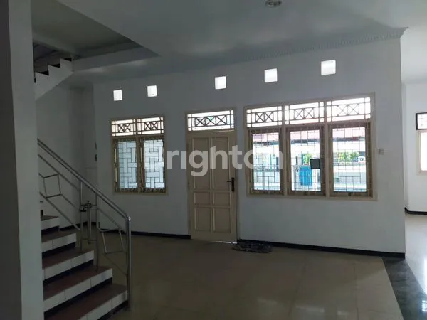 image RUMAH DI FAJAR INDAH COCOK UNTUK KANTOR 2 LANTAI FULL BANGUNAN DENGAN RUANGAN YANG CUKUP BANYAK ISTIMEWA DILENGKAPI DENGAN AC DEKAT PINTU  TOL DAN DEKAT DENGAN MANAHAN (6)