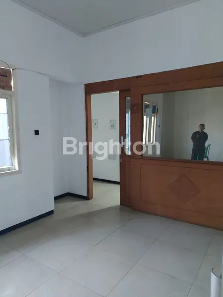 image RUMAH DI FAJAR INDAH COCOK UNTUK KANTOR 2 LANTAI FULL BANGUNAN DENGAN RUANGAN YANG CUKUP BANYAK ISTIMEWA DILENGKAPI DENGAN AC DEKAT PINTU  TOL DAN DEKAT DENGAN MANAHAN (1)