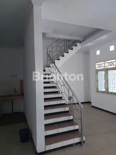 image RUMAH DI FAJAR INDAH COCOK UNTUK KANTOR 2 LANTAI FULL BANGUNAN DENGAN RUANGAN YANG CUKUP BANYAK ISTIMEWA DILENGKAPI DENGAN AC DEKAT PINTU  TOL DAN DEKAT DENGAN MANAHAN (7)