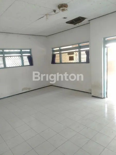 image RUMAH KUNO LUAS SIAP HUNI DI KEMPLENG KEDIRI (4)