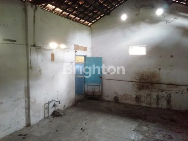 image RUMAH KUNO LUAS SIAP HUNI DI KEMPLENG KEDIRI (5)