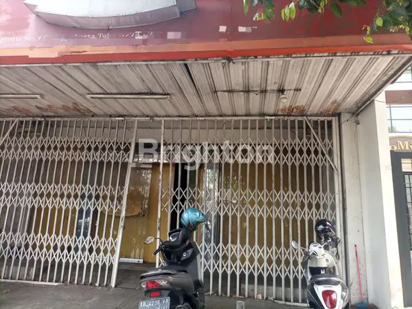 RUKO BAGUS, LEBAR DEPAN 7 M, PINGGIR JALAN RAYA, LT 218 M2 - FULL BANGUNAN. SIAP PAKAI. LOKASI DI AREA BAR DAN KAFE. LINGKUNGAN NASIONALIS .AMAN. 2 KM KE MALIOBORO