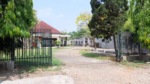 image JUAL TANAH LUAS + RUMAH DI JL S. PARMAN KOTA MALANG COCOK UNTUK HOTEL, KANTOR, APARTEMEN (1)